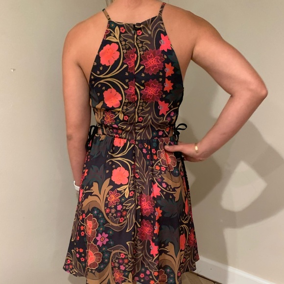 Boutique floral dress - Picture 3 of 4